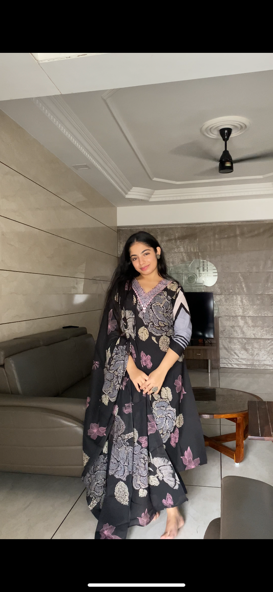 Noir Blossom Elegance Kurta Pant Set
