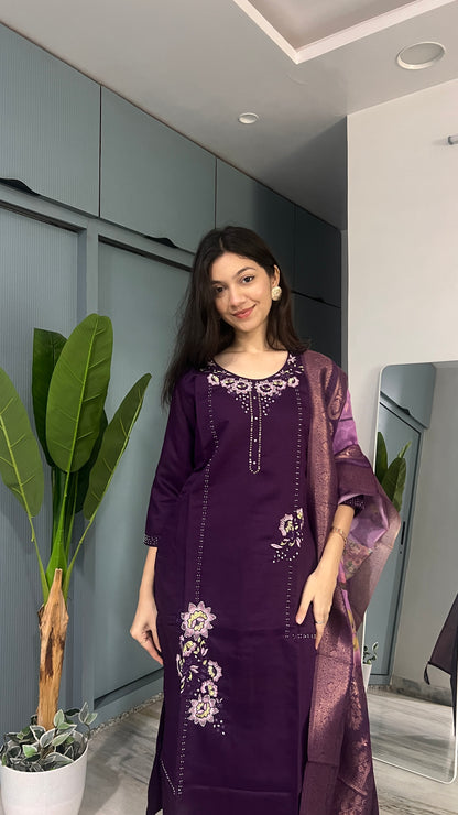 Violet Haze – Handwork Kurta Pant Set With Organza Dupatta