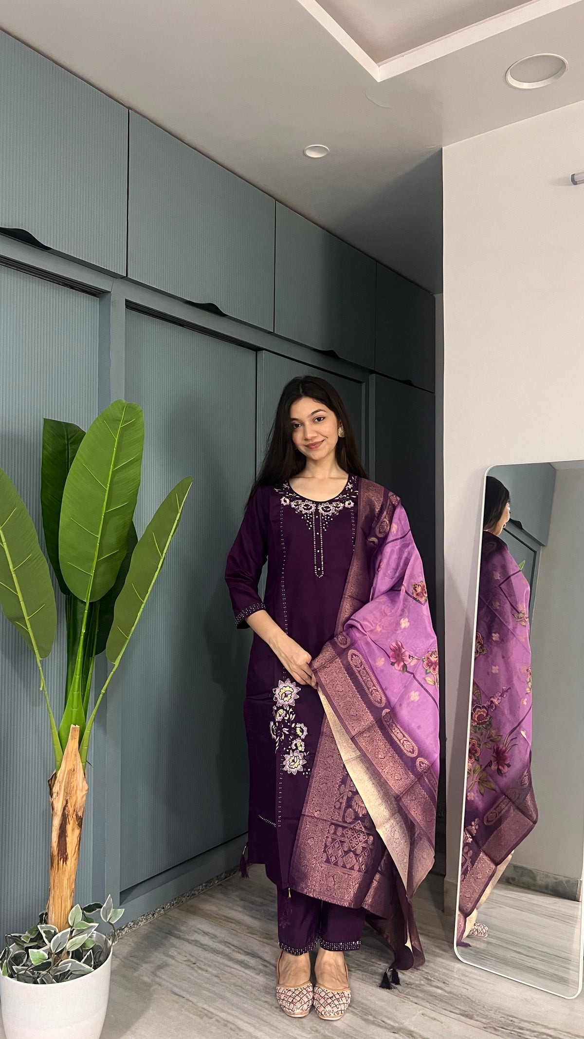 Violet Haze – Handwork Kurta Pant Set With Organza Dupatta