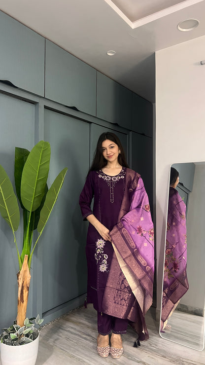 Violet Haze – Handwork Kurta Pant Set With Organza Dupatta