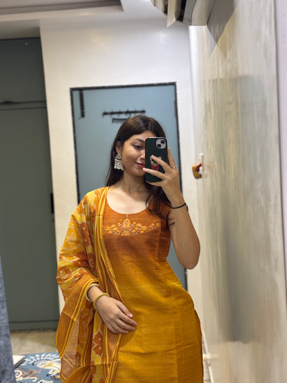 Amber Aura Kurta Pant Set with Floral Dupatta