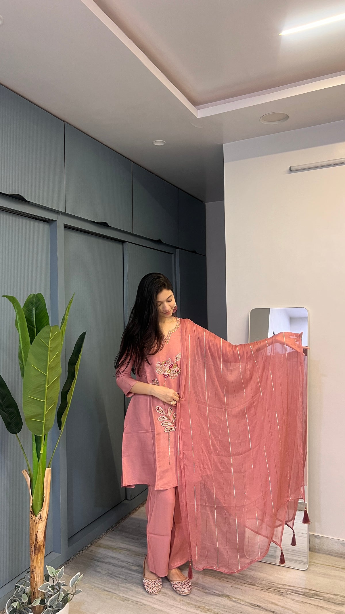 🌸 Mauve Rose Pink – Floral Beadwork Luxe Sheen Palazzo Set ✨