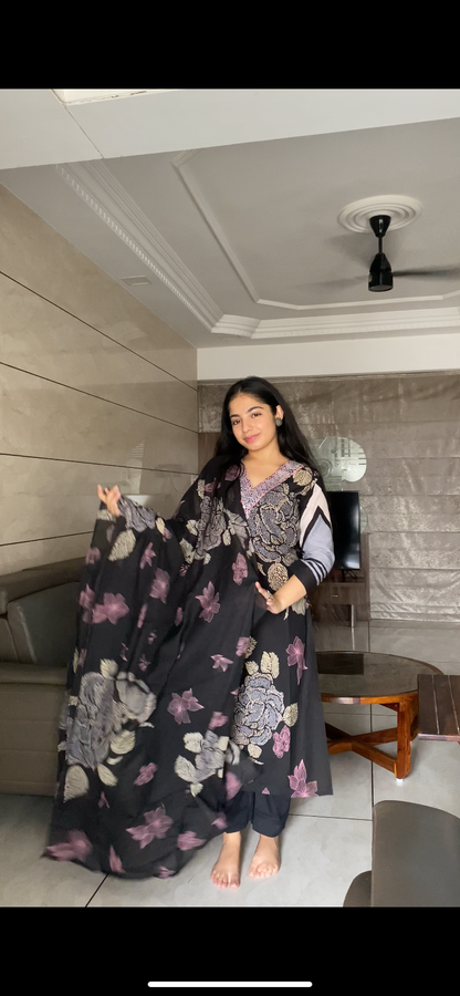 Noir Blossom Elegance Kurta Pant Set
