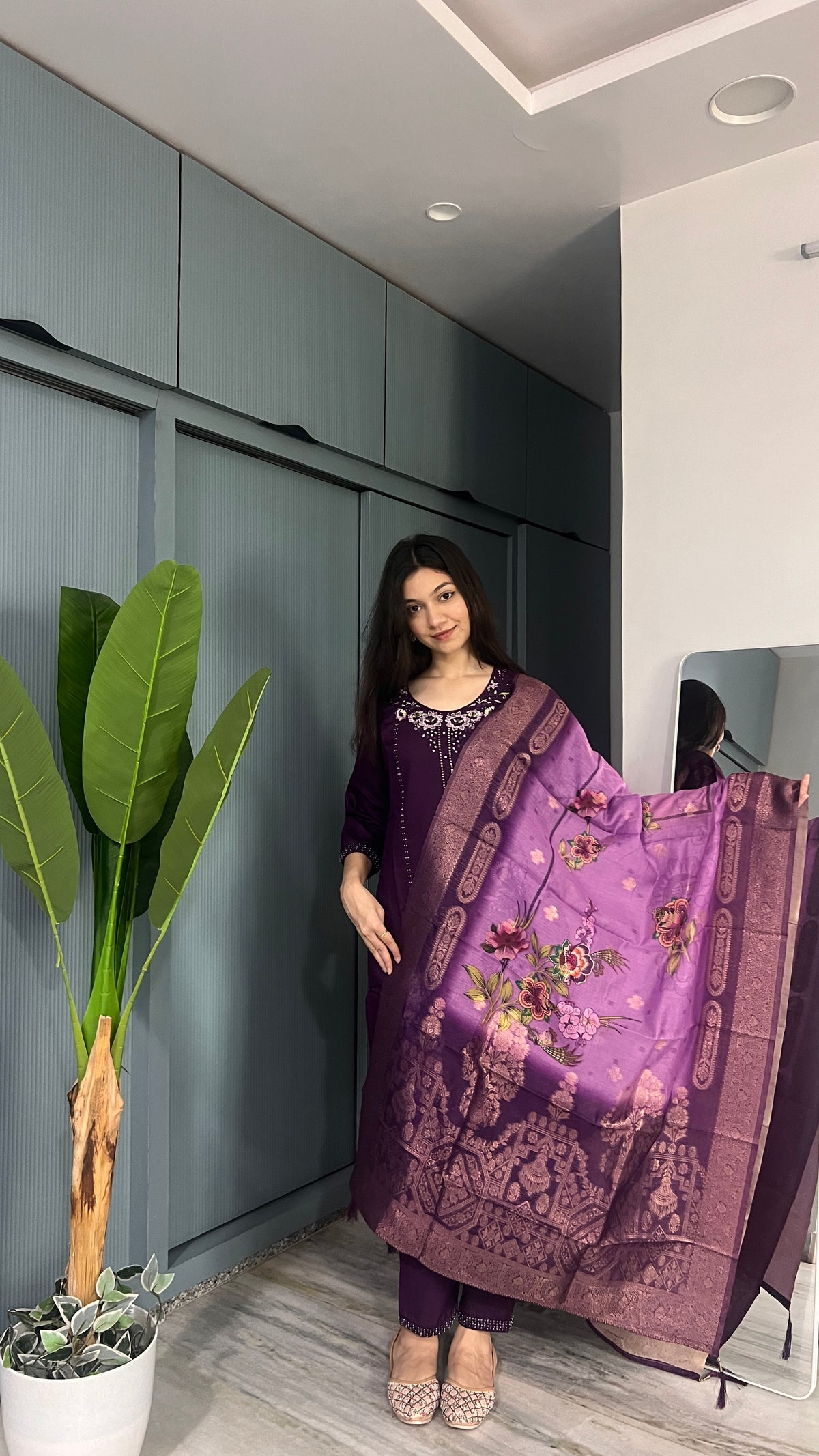 Violet Haze – Handwork Kurta Pant Set With Organza Dupatta