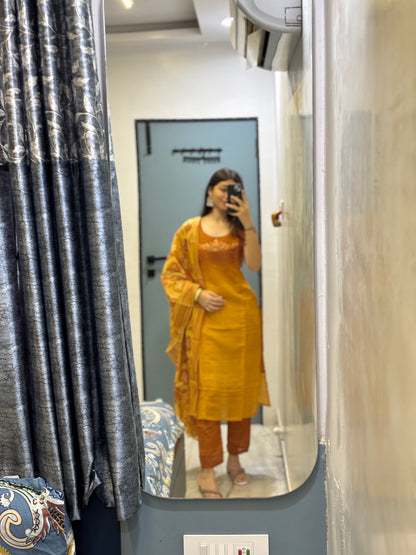 Amber Aura Kurta Pant Set with Floral Dupatta