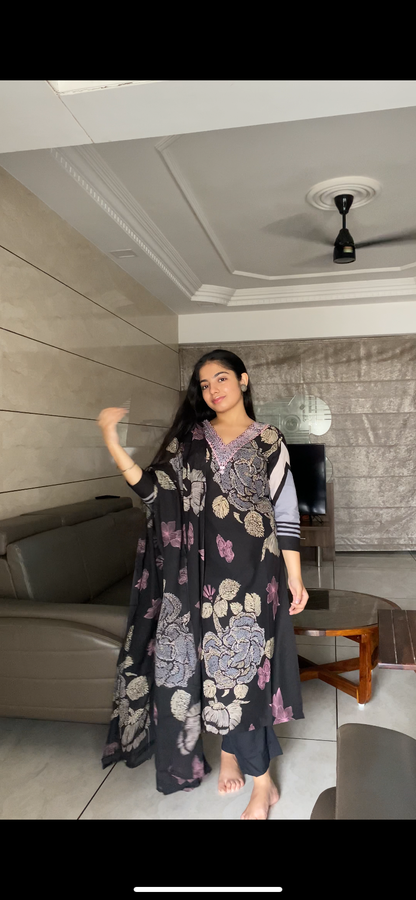 Noir Blossom Elegance Kurta Pant Set
