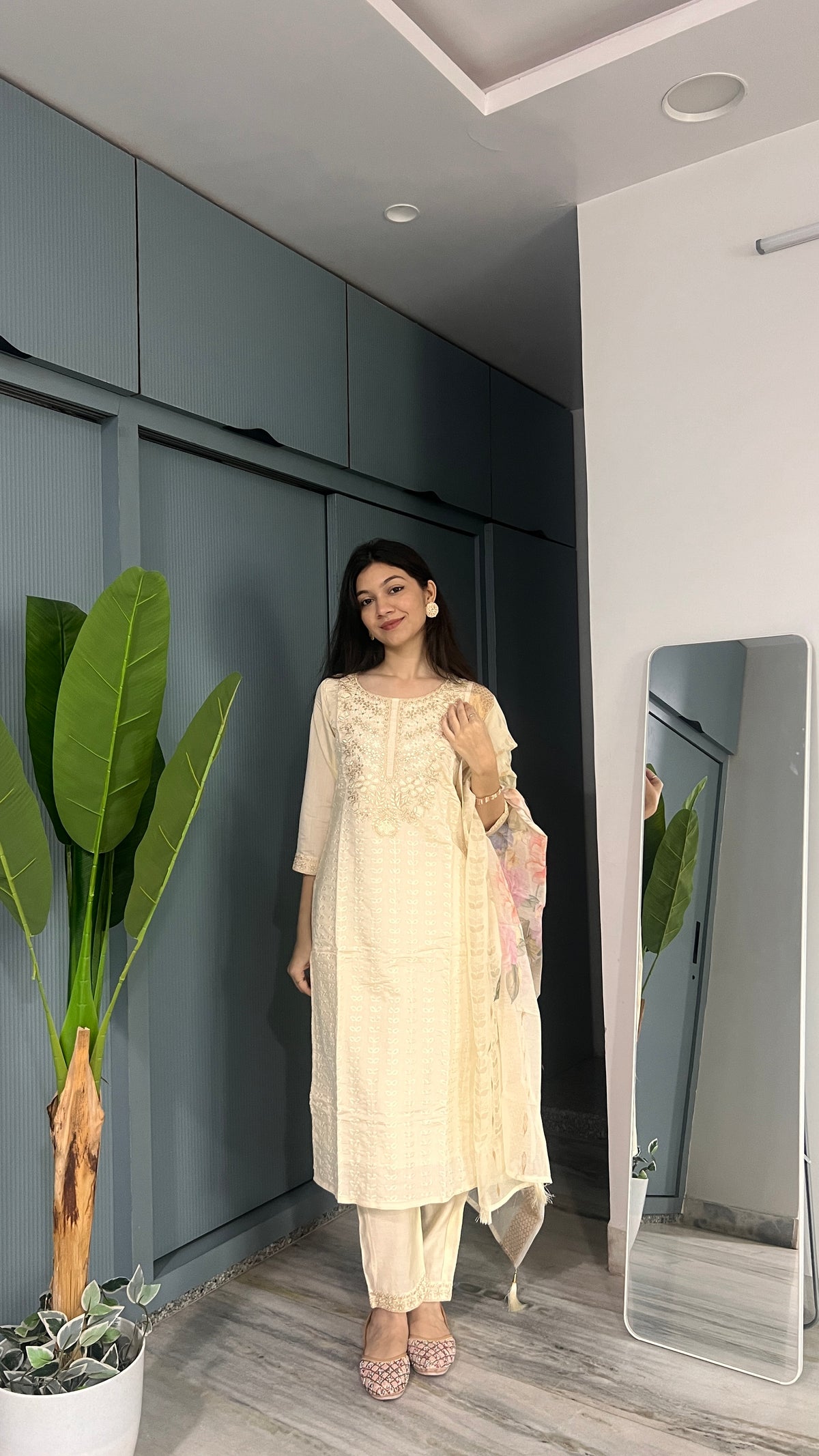 Ivory Muse – Embroidered Kurta Pant Set with Dupatta