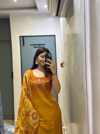 Amber Aura Kurta Pant Set with Floral Dupatta