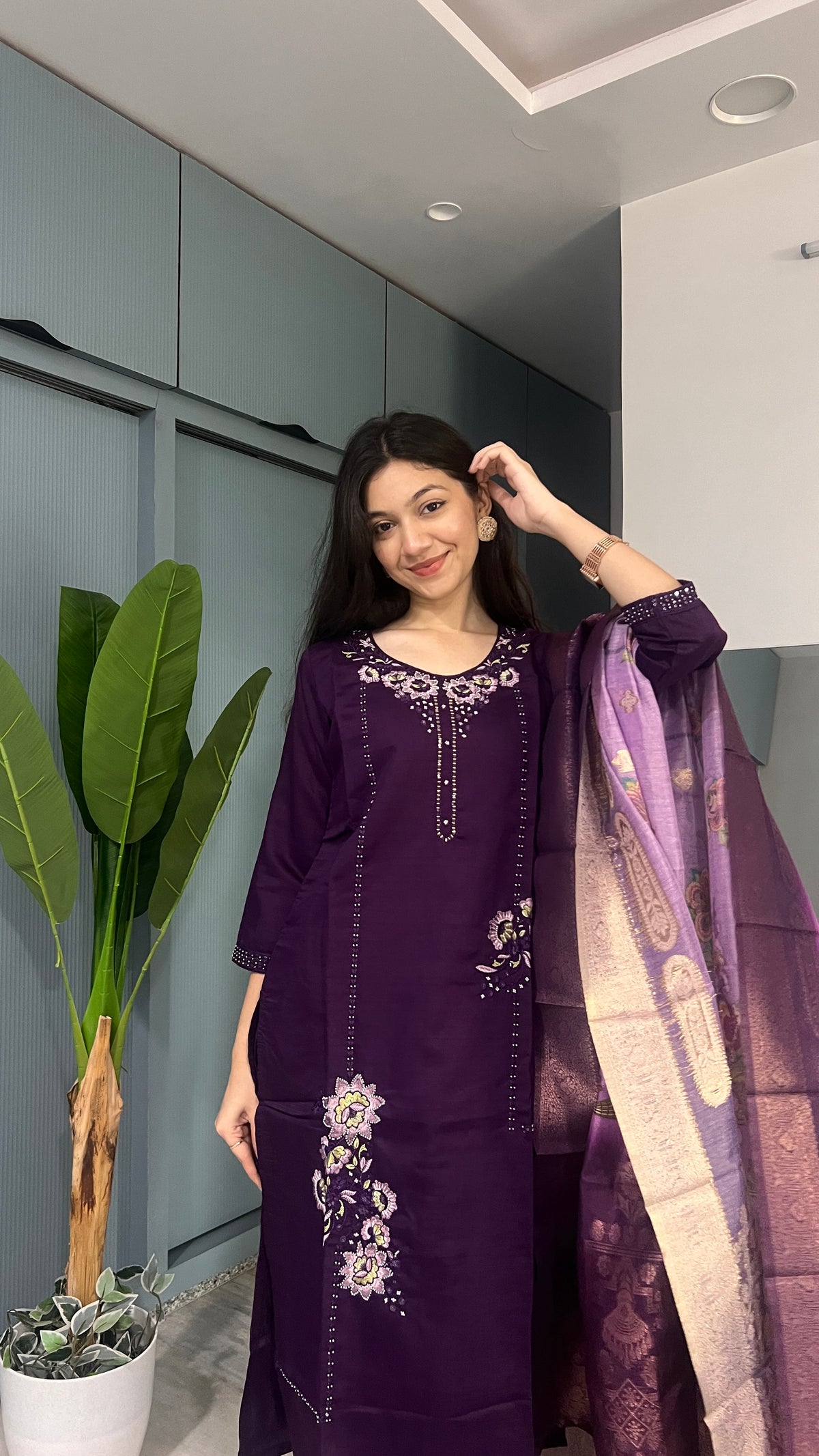 Violet Haze – Handwork Kurta Pant Set With Organza Dupatta