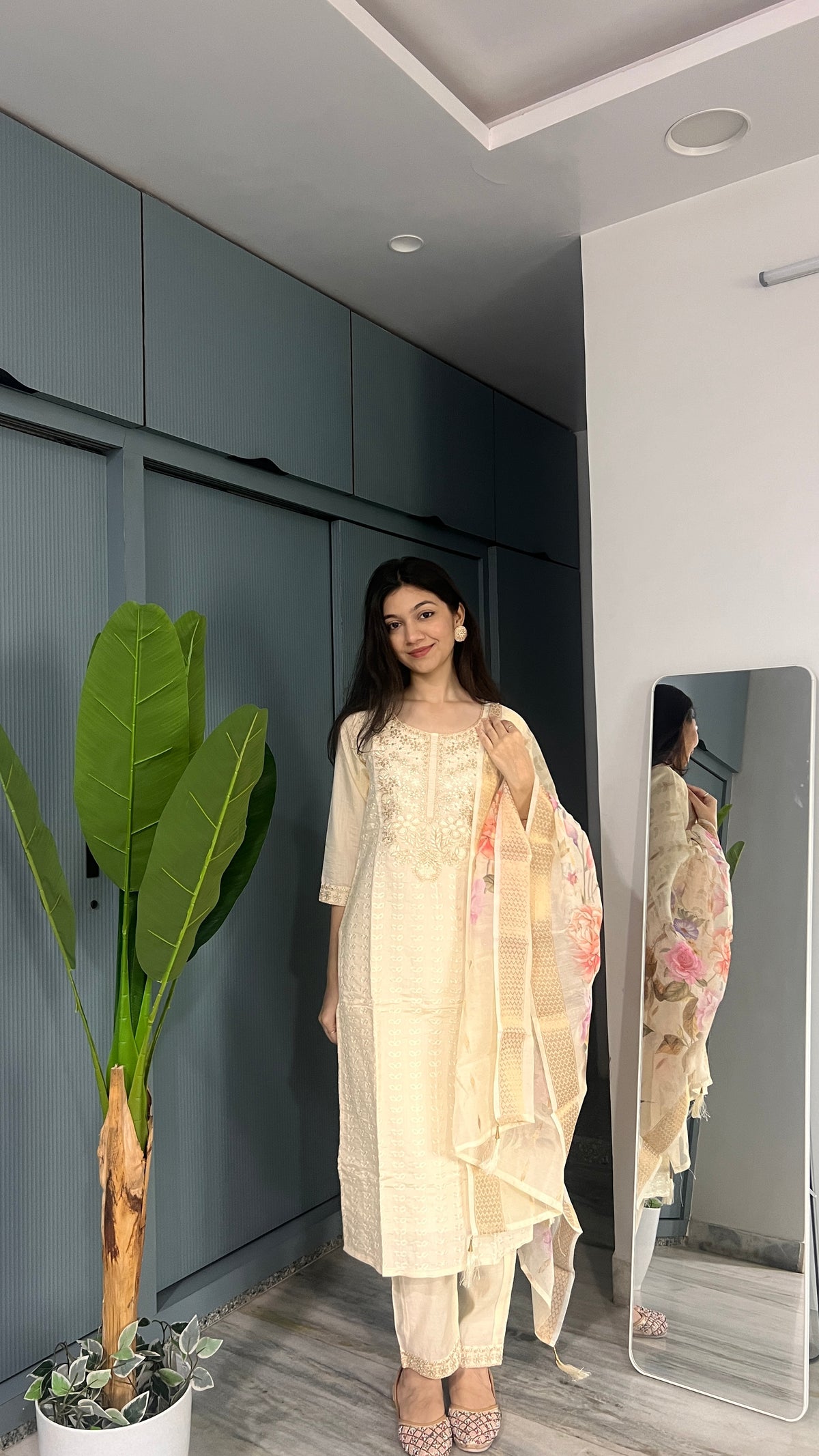 Ivory Muse – Embroidered Kurta Pant Set with Dupatta