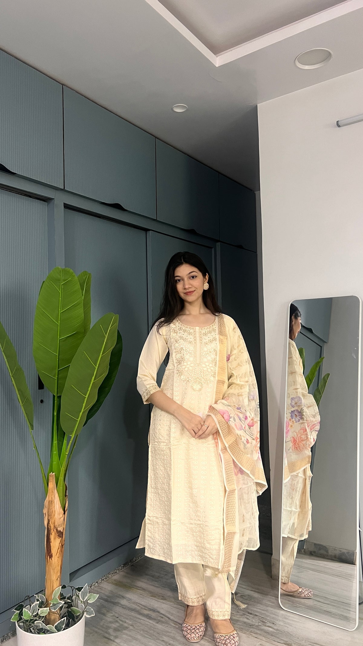 Ivory Muse – Embroidered Kurta Pant Set with Dupatta