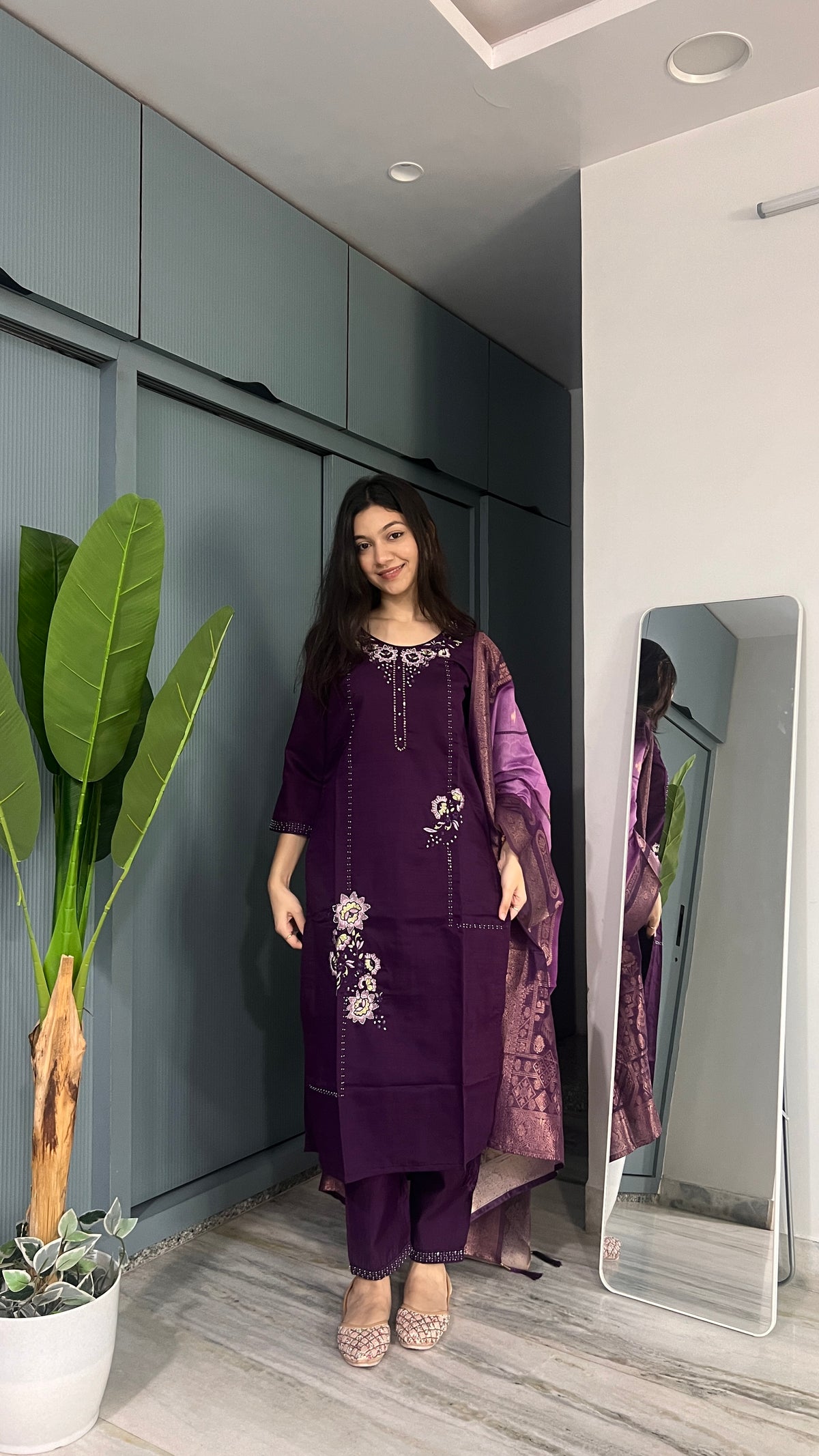 Violet Haze – Handwork Kurta Pant Set With Organza Dupatta