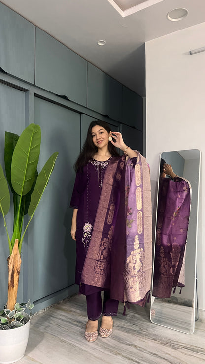 Violet Haze – Handwork Kurta Pant Set With Organza Dupatta