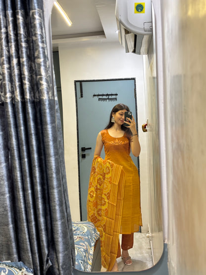 Amber Aura Kurta Pant Set with Floral Dupatta